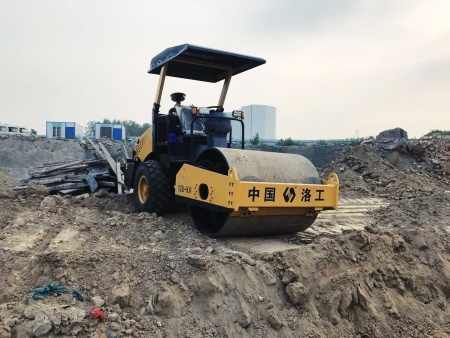 yzd_4.0單鋼輪振動(dòng)壓路機(jī)